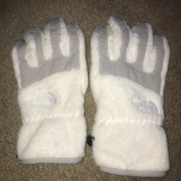 White fuzzy/fluffy Northface women’s jacket - Picture 6 of 8